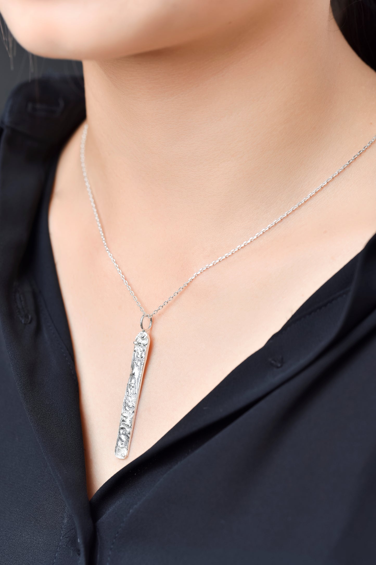 MELTED I-SHAPE LONG NECKLACE