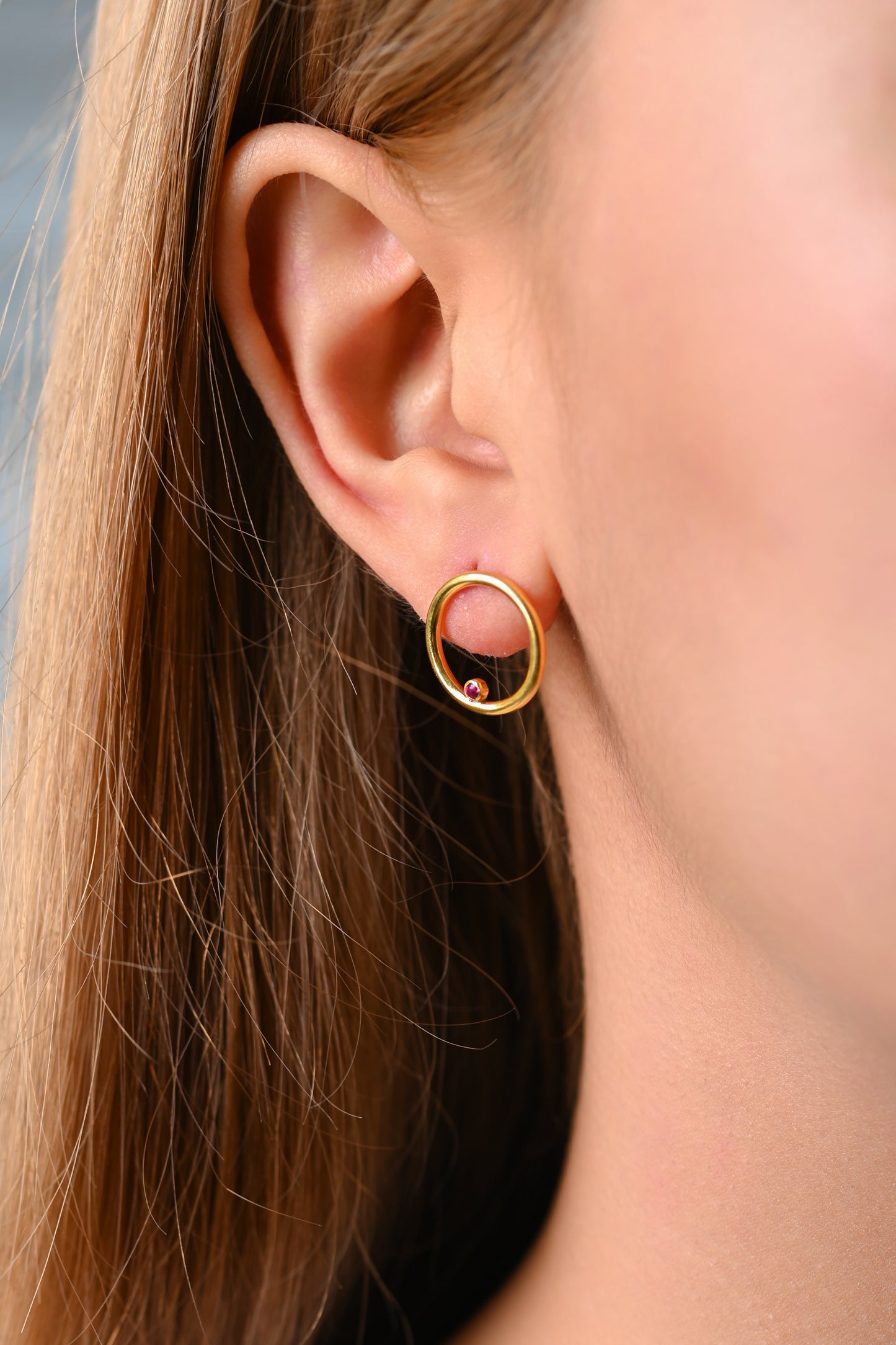 DOTTIE STONE CIRCLE EARRINGS