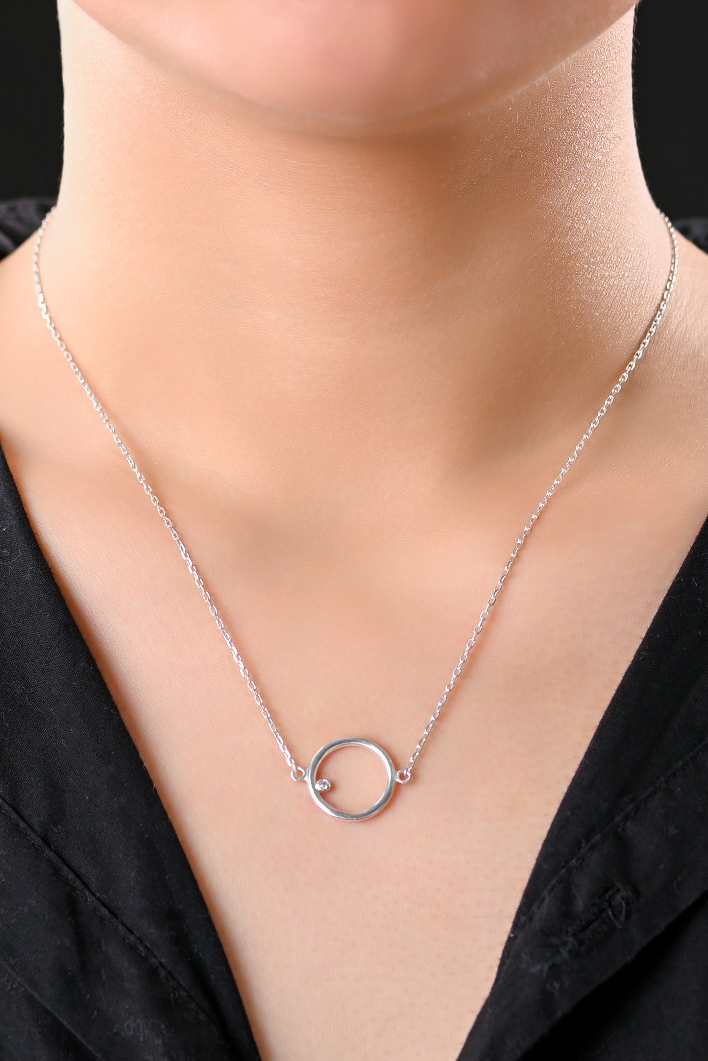 DOTTIE STONE CIRCLE NECKLACE