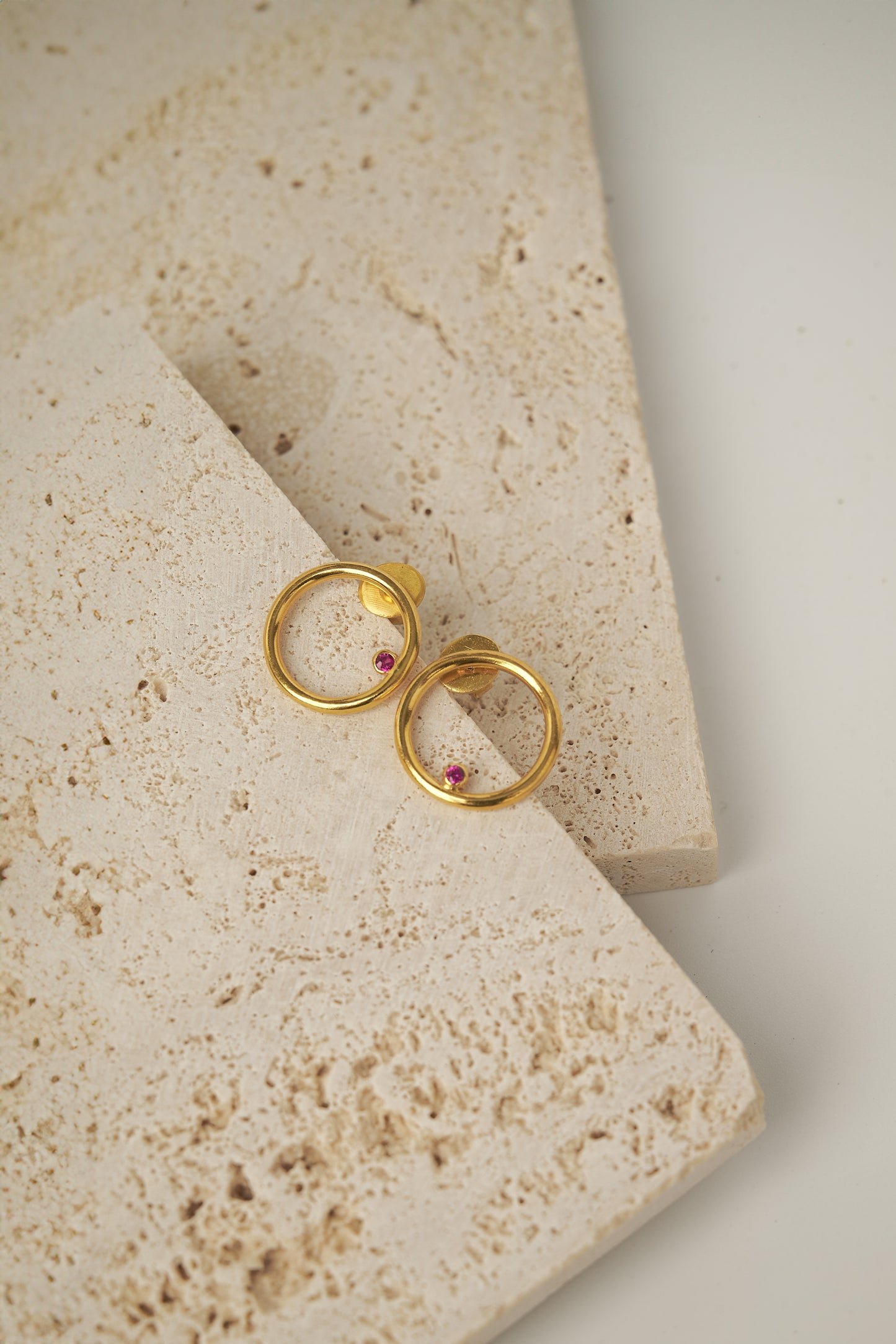 DOTTIE STONE CIRCLE EARRINGS
