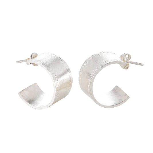 HAMMERED C-HOOP EARRINGS