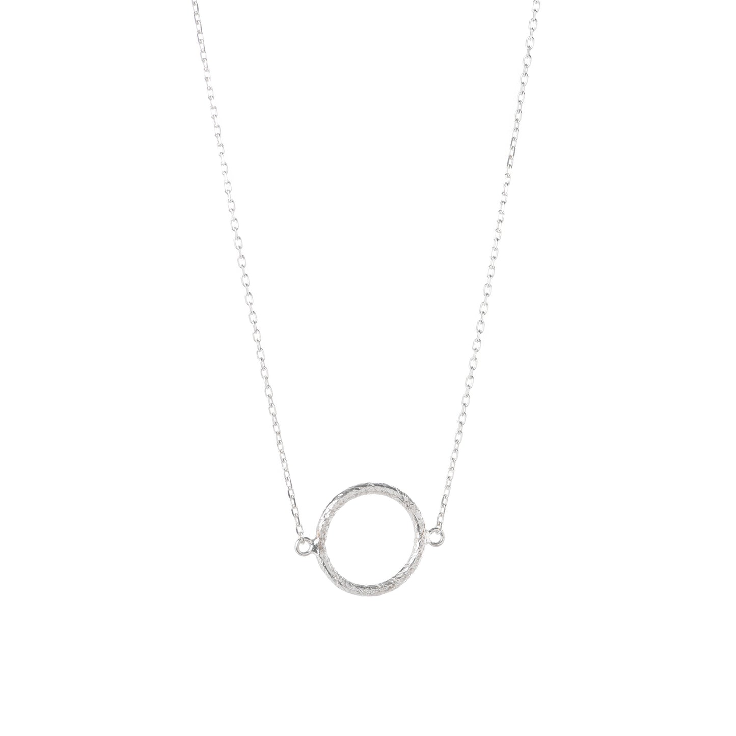 HAMMERED CIRCLE NECKLACE