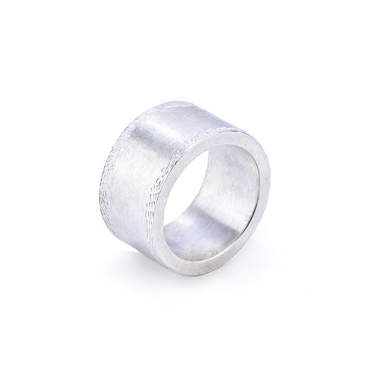 HAMMERED HEM THICK RING